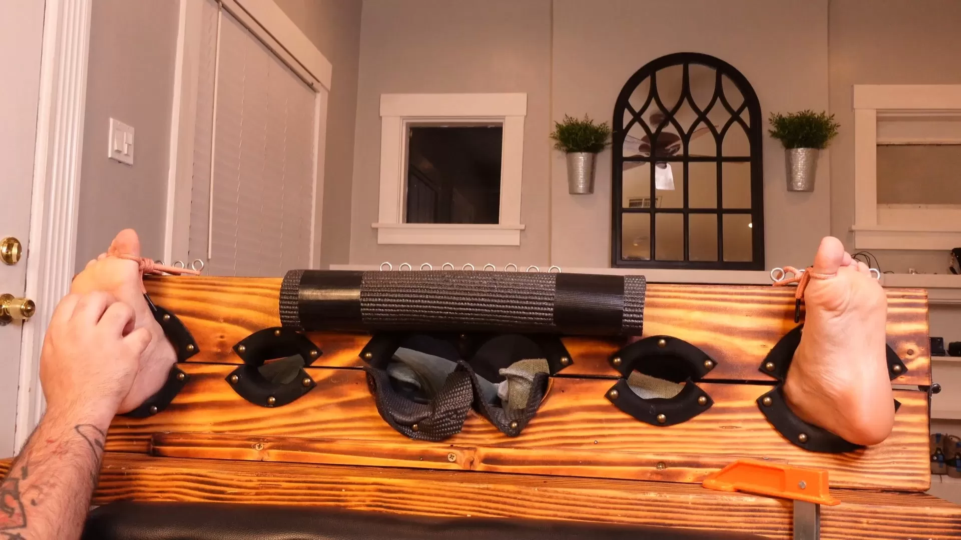 TheTickleRoom – Veronicas Hysterical Crying Foot Tickle.mp4_snapshot_00.35.035.webp