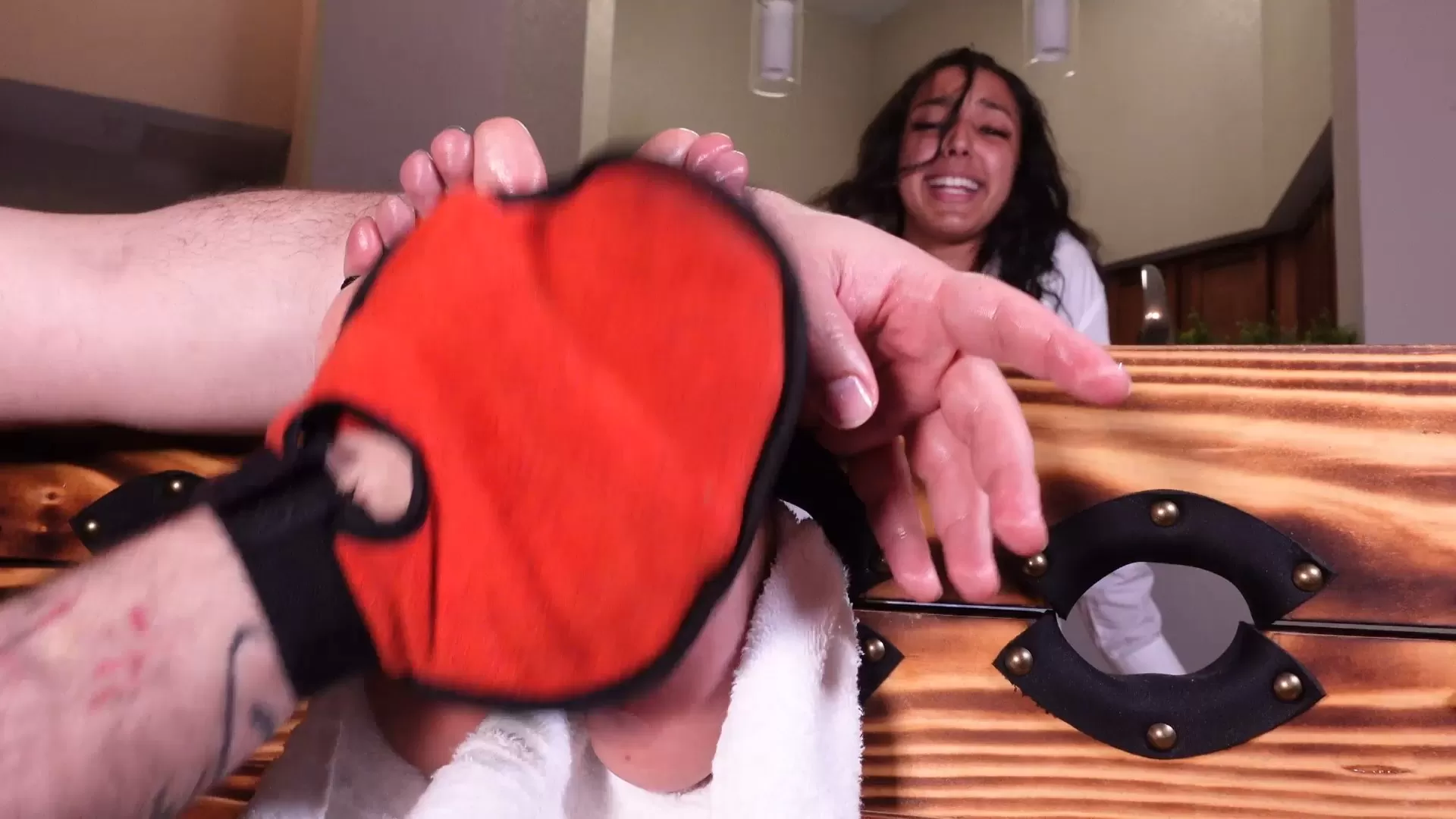 TheTickleRoom – Welcome Jade Pt 1 “Big Ticklish Soles”.mp4_snapshot_06.45.872.webp