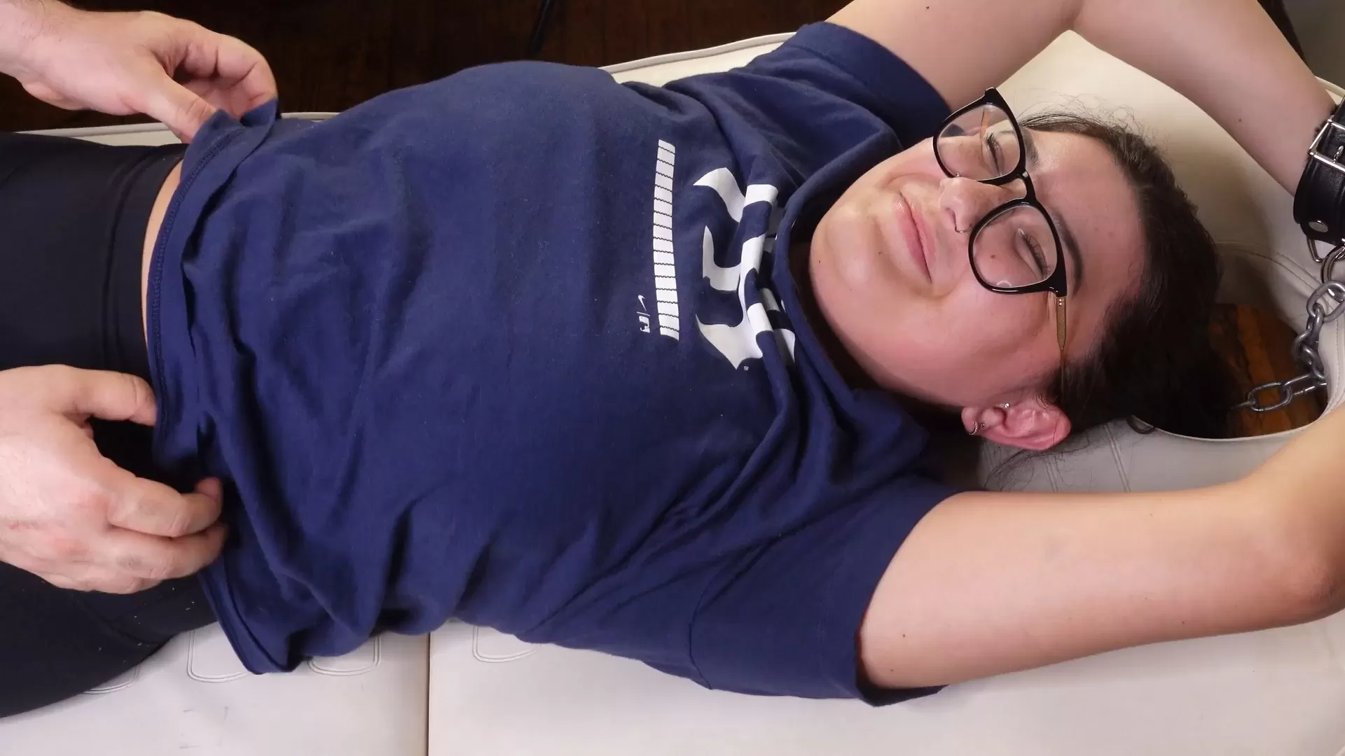 TheTickleRoom – Abbies Shy Upperbody Hysterics!.mp4_snapshot_04.41.781.webp