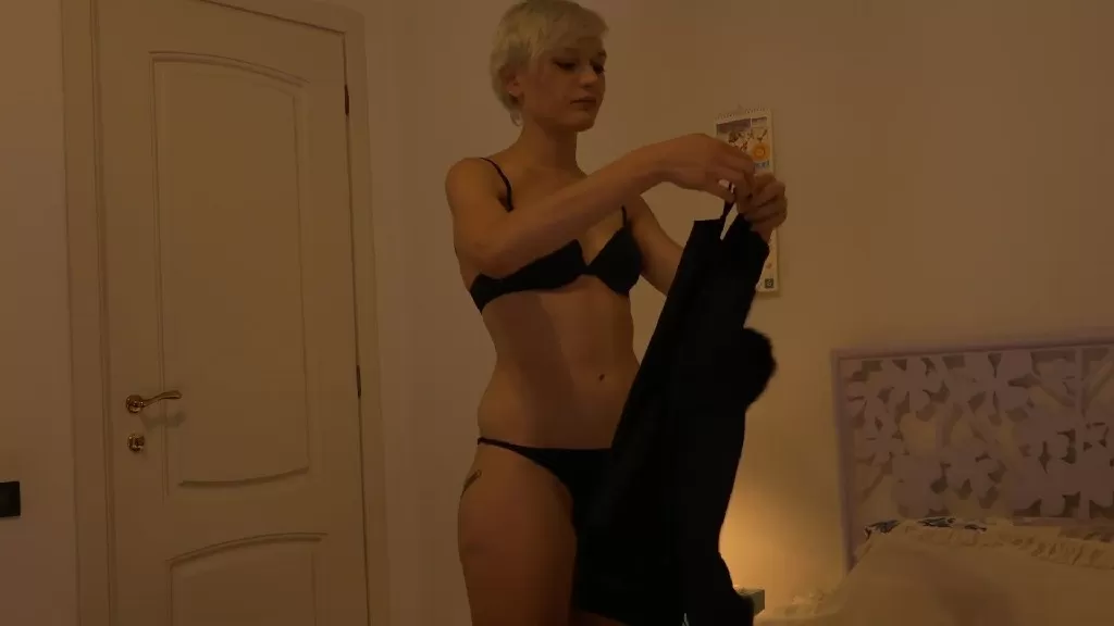 TicklingAndLaughingExperiences – The ticklish bank cashier!.0000 - 00-01-35~1.webp