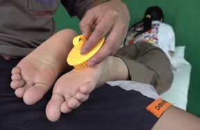 南国-芸姨美脚挠痒痒