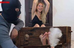 Perverstage - Extremely Tcklish Ruby in the Stock 足枷里极度怕痒的露比