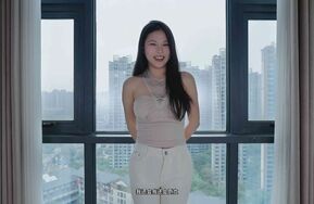 添脚大师福利（014号艾米添）脚模摄影花絮-艾米运动鞋棉袜，大师边闻边挠还偷添