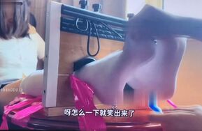 Yan Jian原创-嘴硬脚软的小妹妹