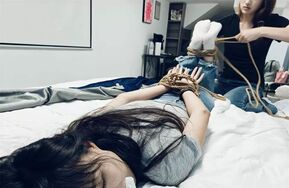 [等待bb定拍] 体育生互相捆绑TK，闻训练后的臭袜子，互相闻脚，拖鞋堵嘴