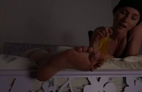 【在线播】【银行女柜员的怕痒审讯】TicklingAndLaughingExperiences – The ticklish bank cashier!