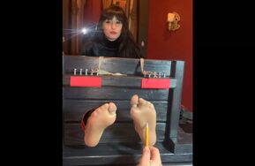 TheDevilsFootstool – LilMizzUnique’s Nylon Feet Tickled in Stocks