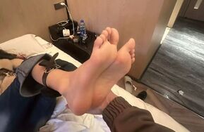 最新同好原创约现实录 各种工具抹油 挠哭妹子哇哇叫（在线播）