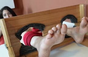 【在线播】【超怕痒亚裔安住里被机器挠脚心】BrazIlianTickling – Ticklish Asian Yasuri – FULL VERSION