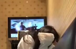 怕痒日本妹子ktv被挠脚心