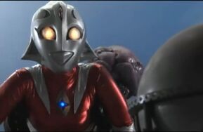 女奥特曼被抓住狠狠挠痒