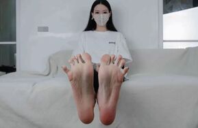 添脚大师福利（011号芊芊添）脚模摄影花絮-大师闻添180极品纹身师芊芊棉袜裸足