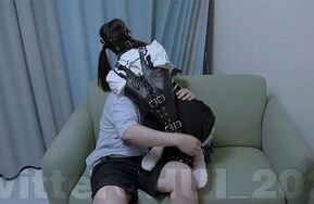 【HUI】被拘束的玩偶.手脚被吊着无法翻身.下手太重把她打哭了.