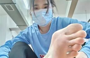 真实篮球特长生的41码汗脚tk