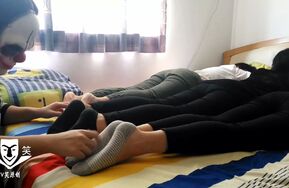 V笑原创 中学生-同桌三姐妹的噩梦假日