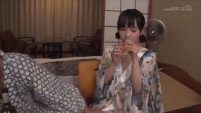 日本-灌醉可爱颜值和服姐姐潜入房间把玩嫩脚tk