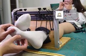 最新原创tk博主，开发素人tk挠痒，未经tk过的女生怕痒又腼腆