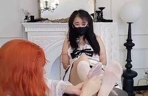 喵酱原创-惧怕痒痒的妹妹被挠脚心